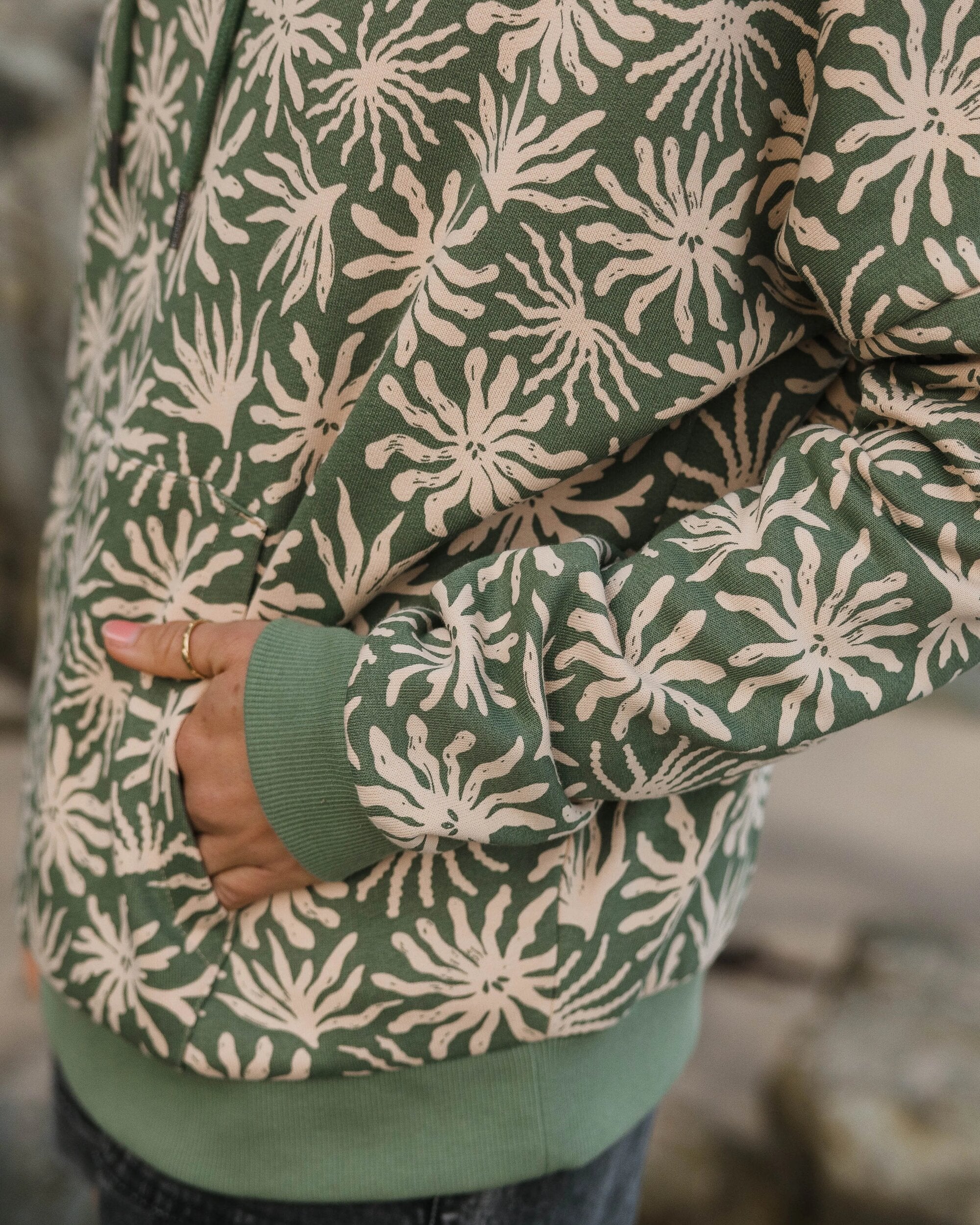 Arame Organic Cotton Hoodie - Seaweed Pistachio - Image 4