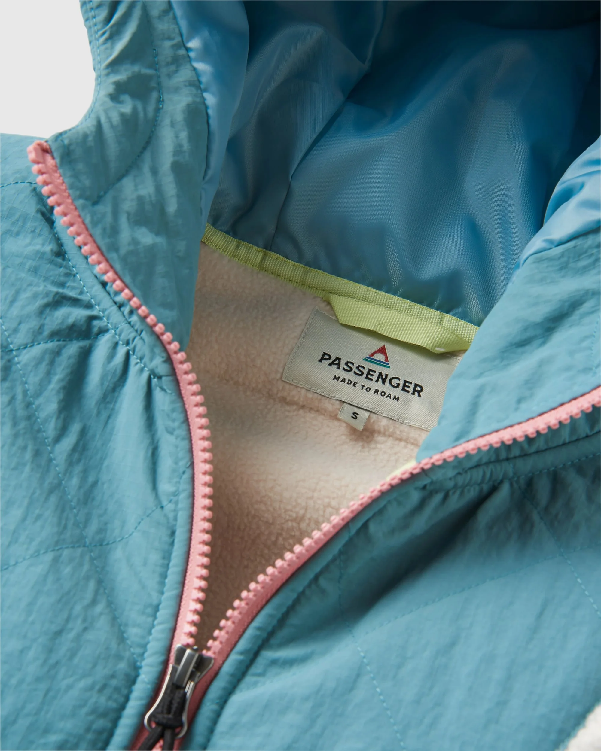 Beaumont Sherpa Hooded Fleece - Mountain Geo Vintage White - Image 4