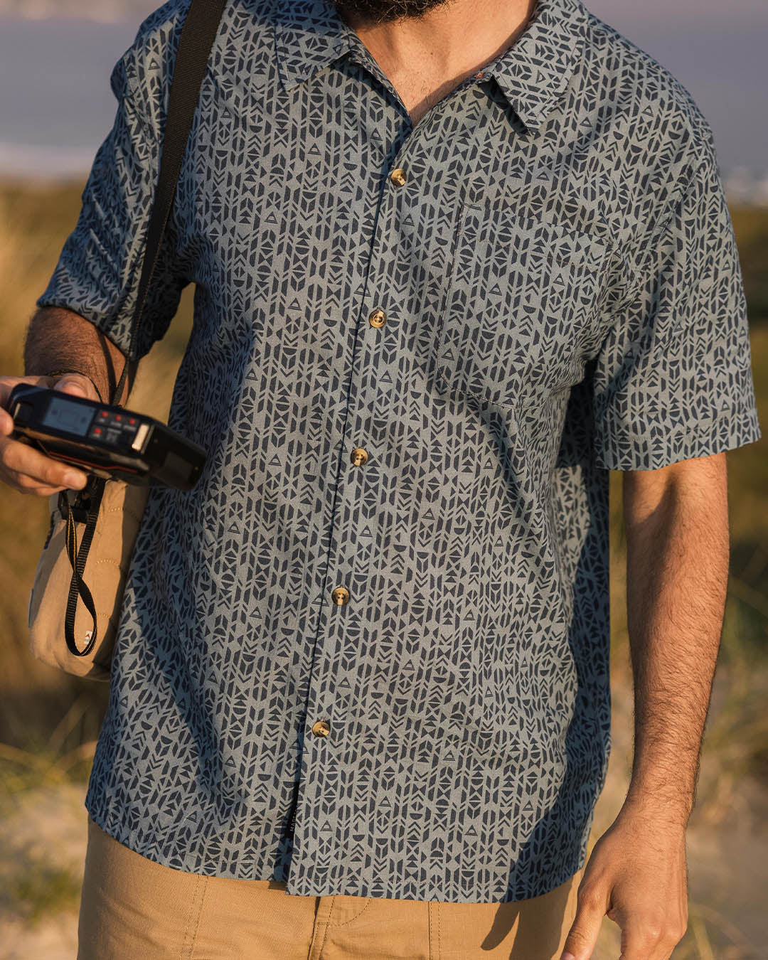 Cove Organic Cotton Short Sleeve Shirt - Blue Mini Geo - Image 5