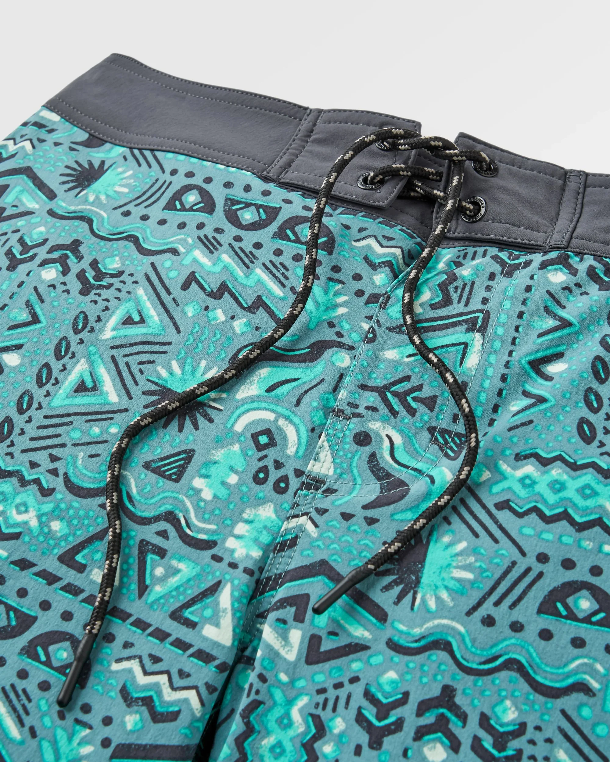 Cruiser Netplus® 19" Boardshort - Elemental Geo Arctic - Image 7
