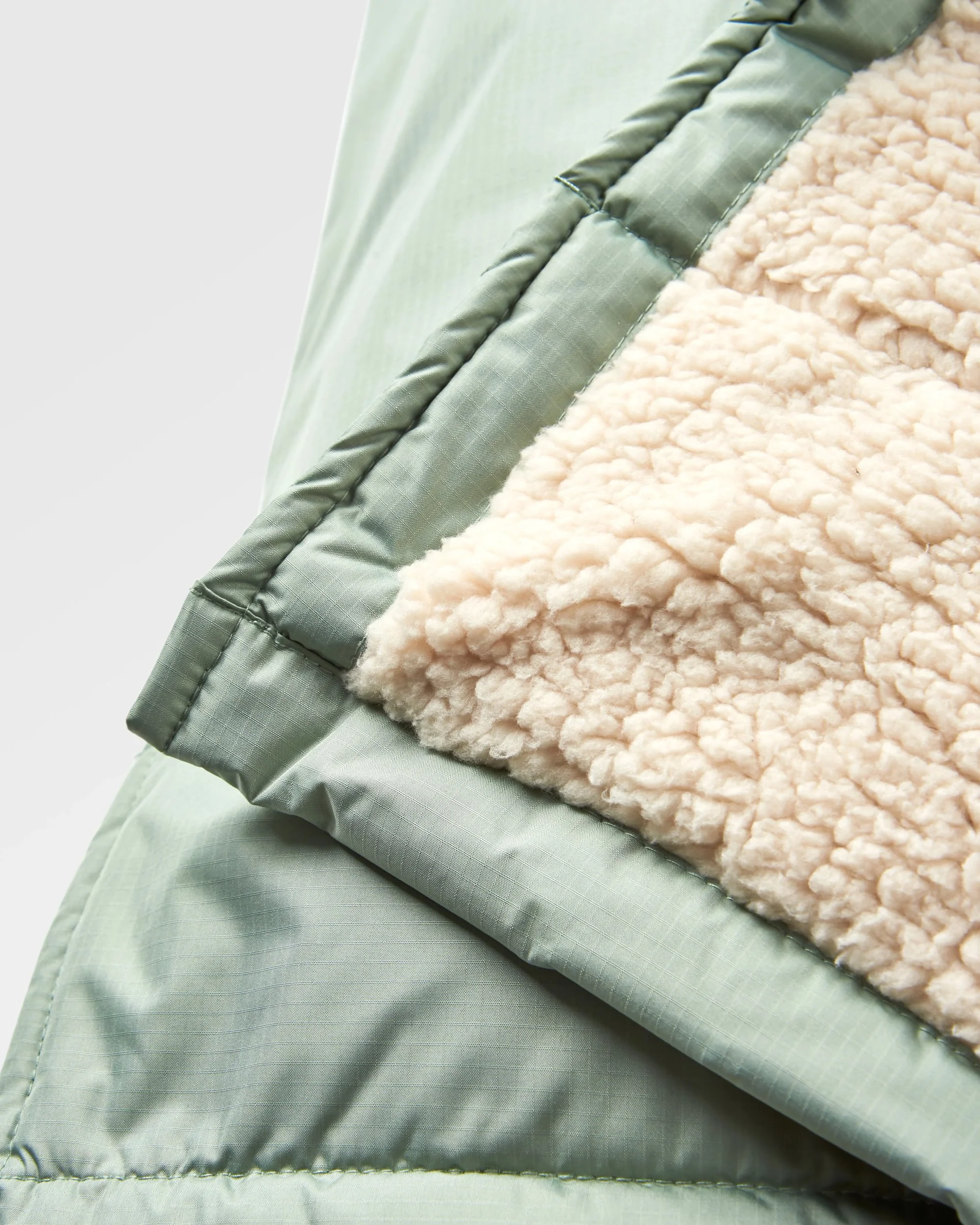 Escapism Sherpa Lined Changing Robe - Pistachio - Image 7
