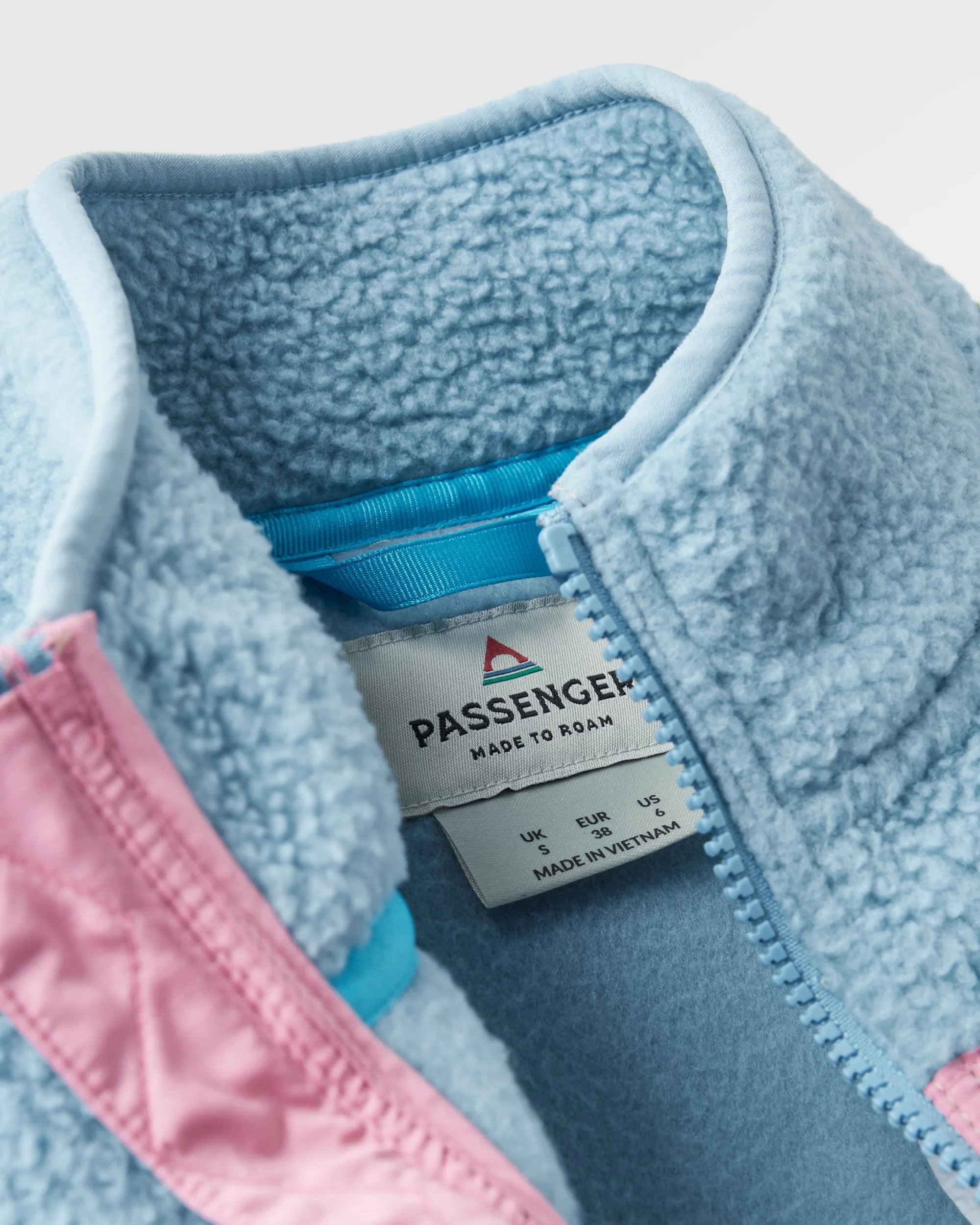 Fairbanks Sherpa Gilet - Faded Denim/Simply Taupe - Image 4