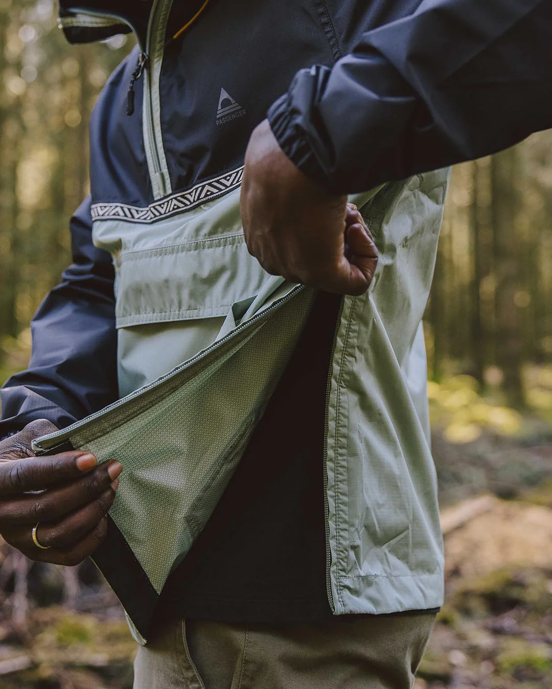 Flow 1/2 Zip Water Resistant Jacket - True Black/Pistachio - Image 8