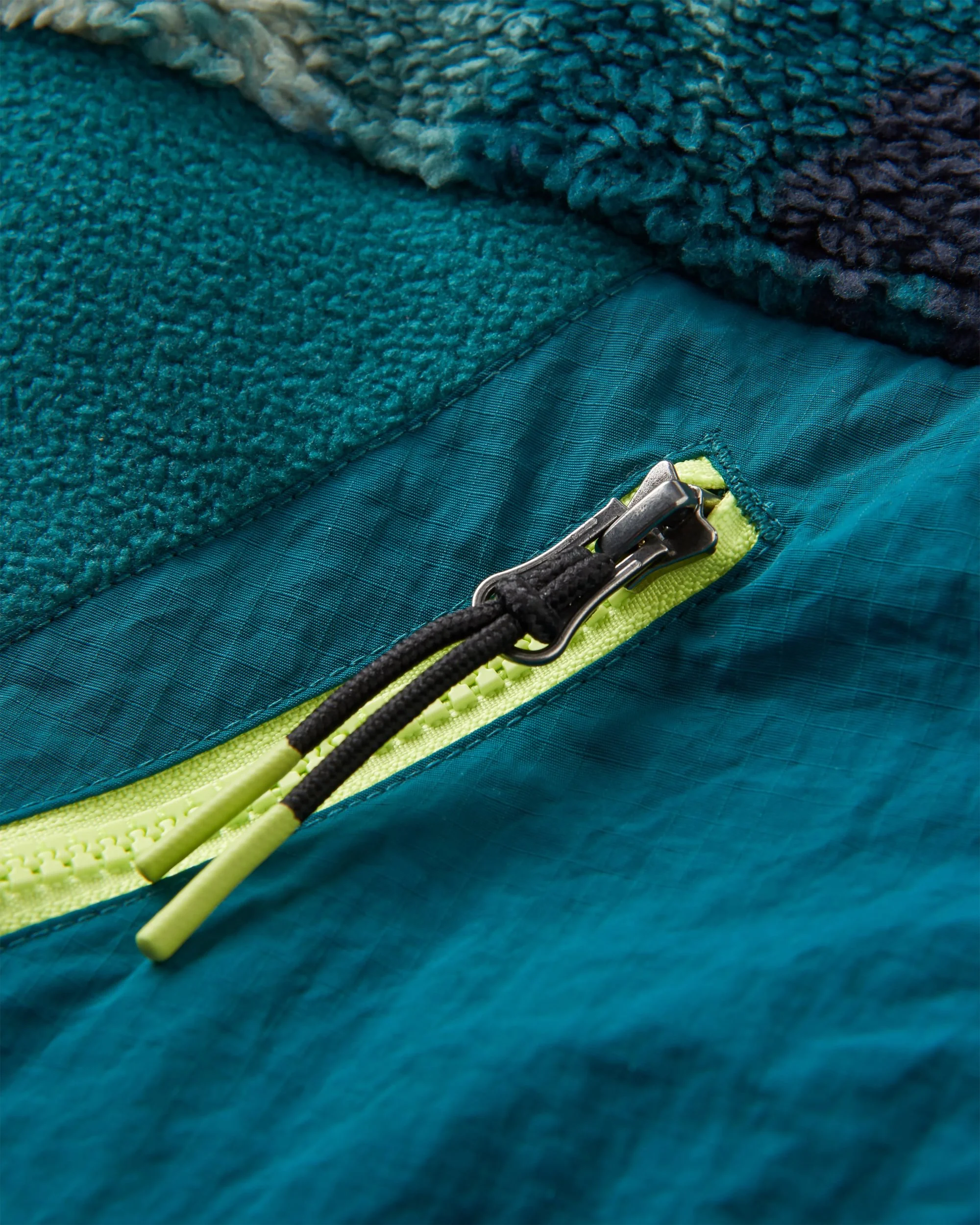 Navegado Soft-Touch Sherpa Fleece - Alpine Camo Rain Forest - Image 8