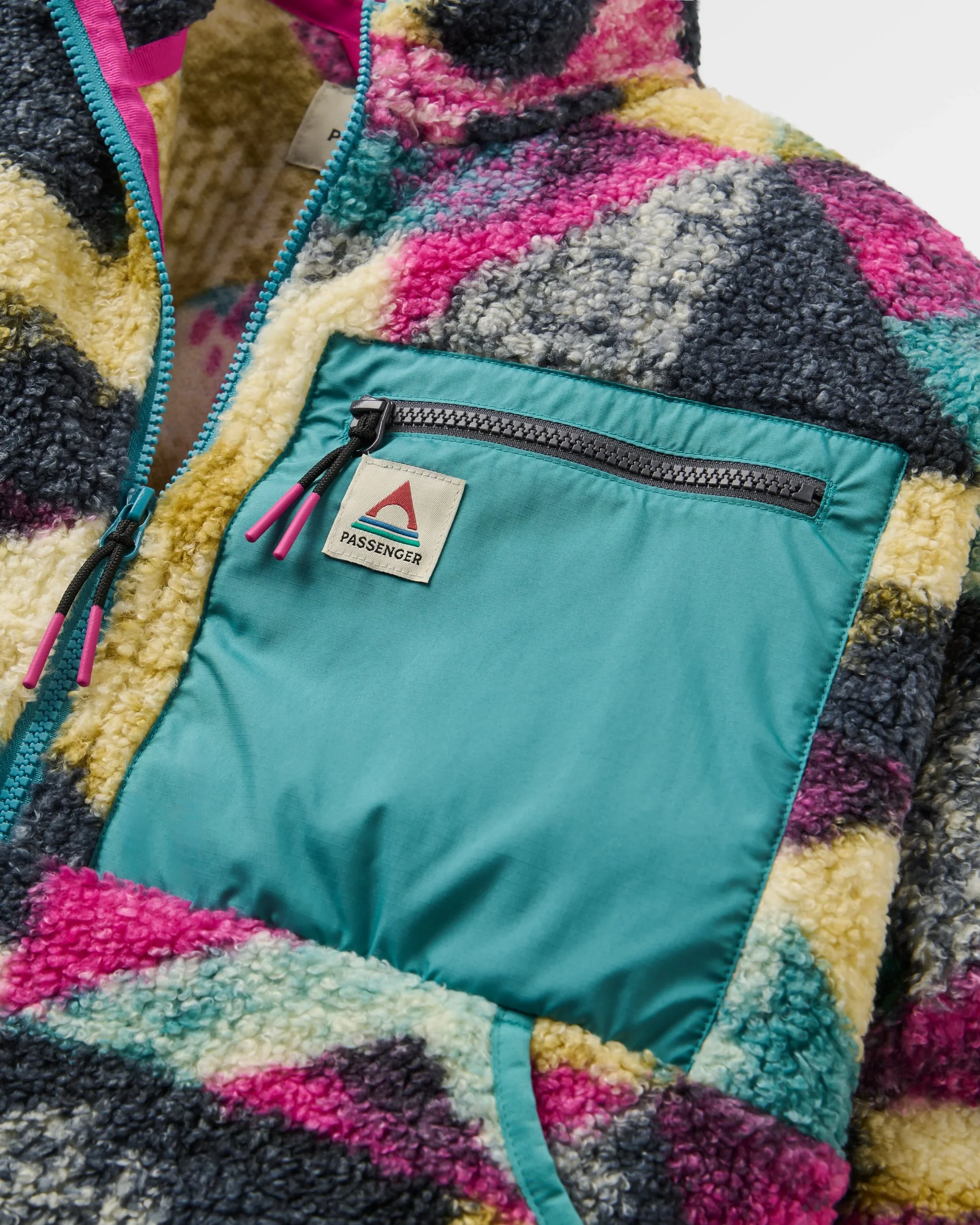 Ravi Sherpa Fleece - Mosaic Mountain Charcoal - Image 8
