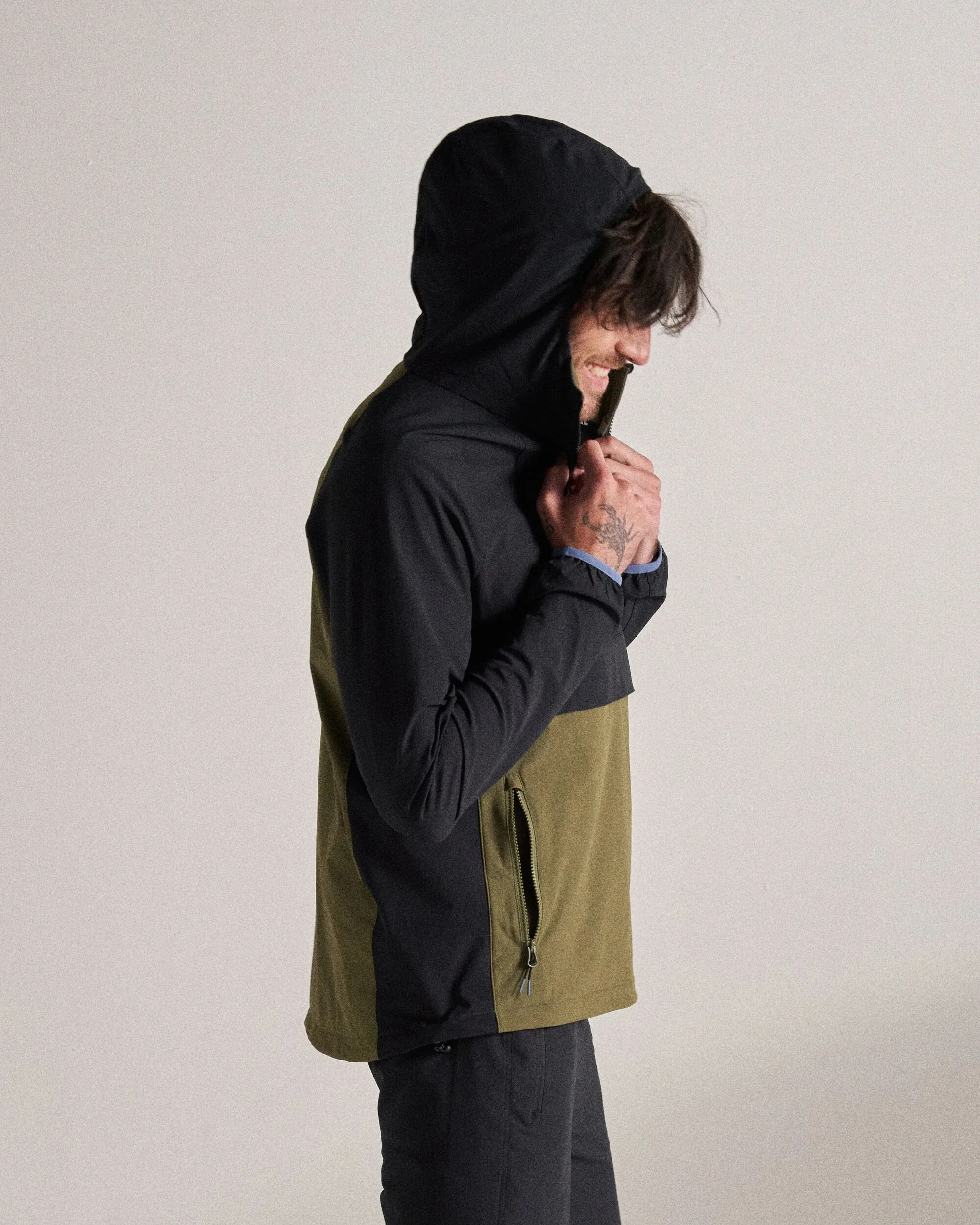 Roamer Light Softshell Anorak - Black/Khaki - Image 3