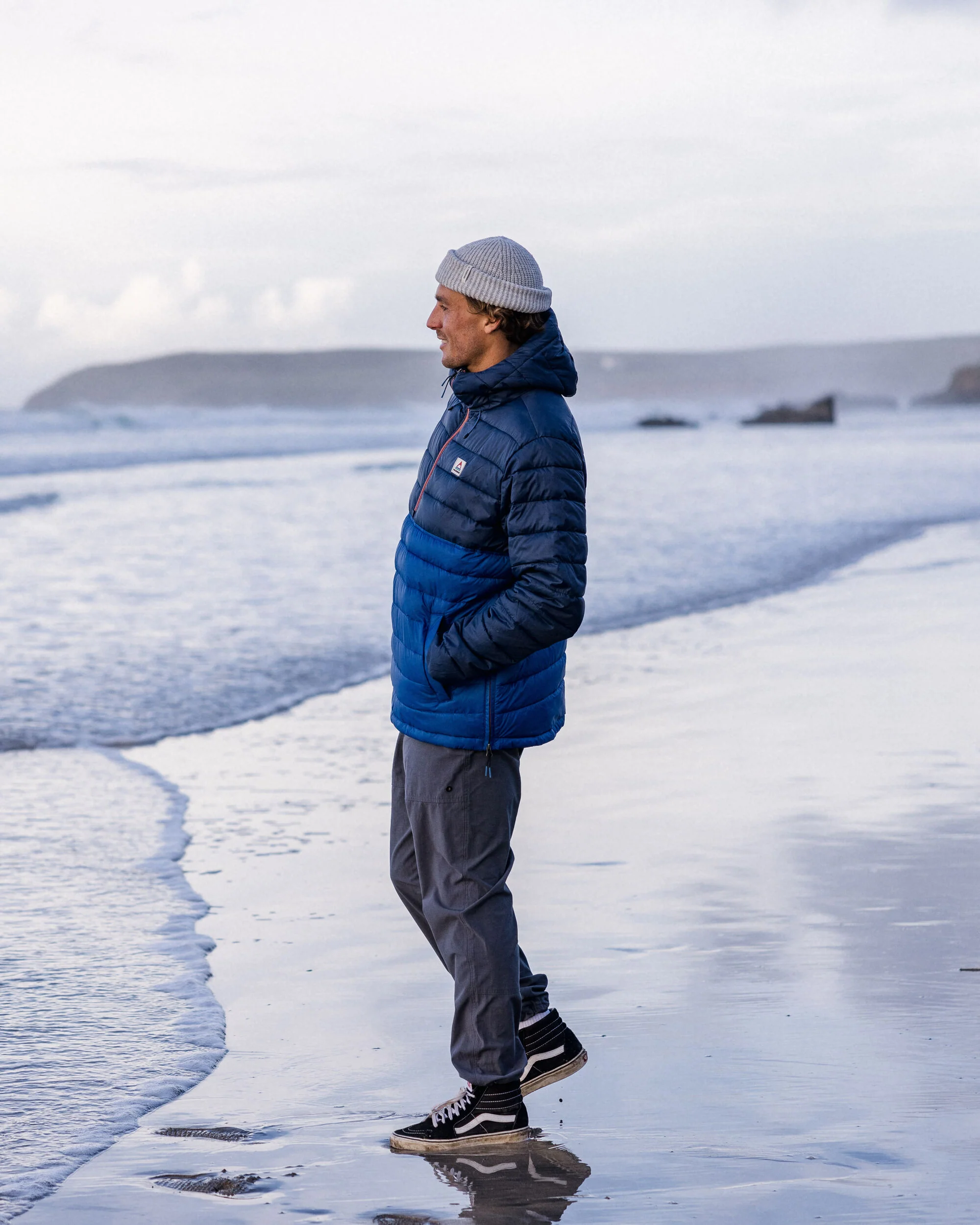 Roamer Insulated Overhead Jacket - Rich Navy/Cobalt - Image 5