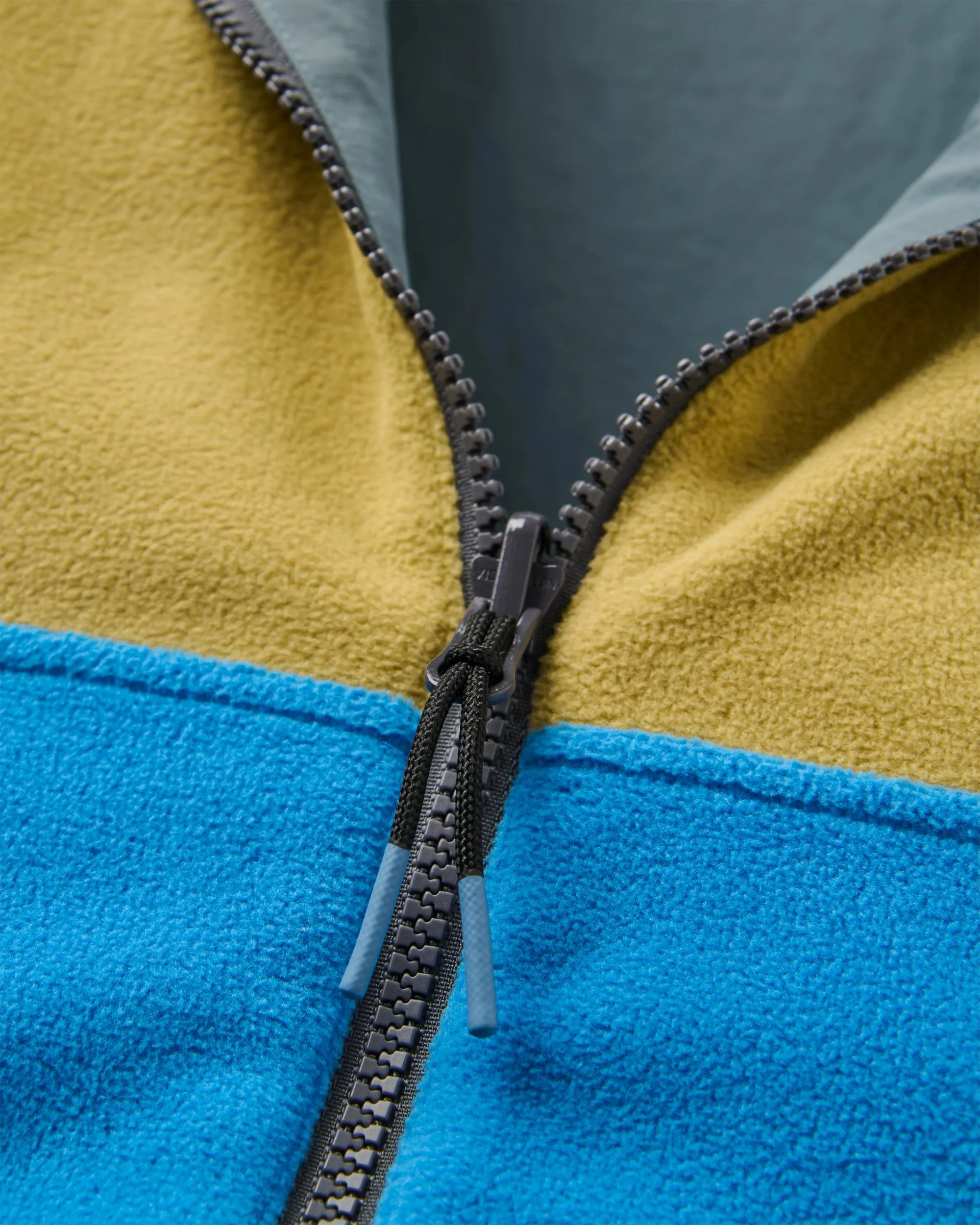 Set Off Reversible Polartec® Fleece Vest - Warm Beige/Marine Blue - Image 6