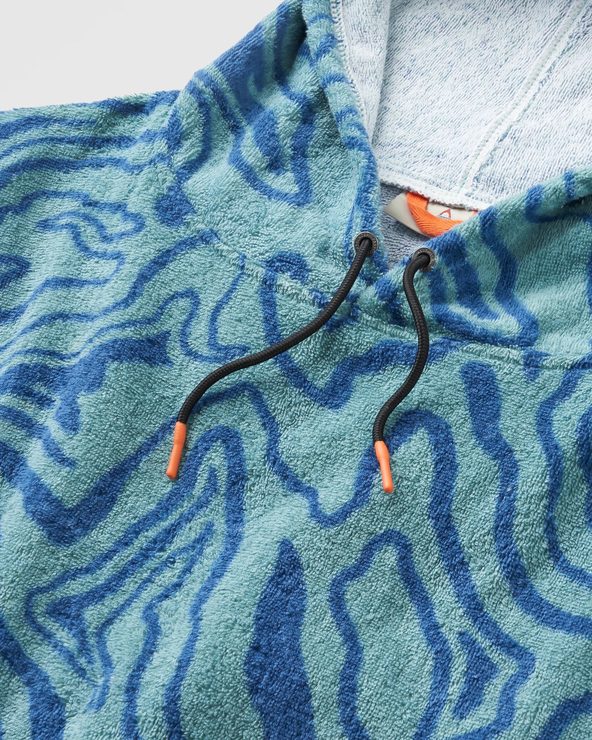 Shoreline Cotton Towel Poncho - Strata Swirl Arctic - Image 5