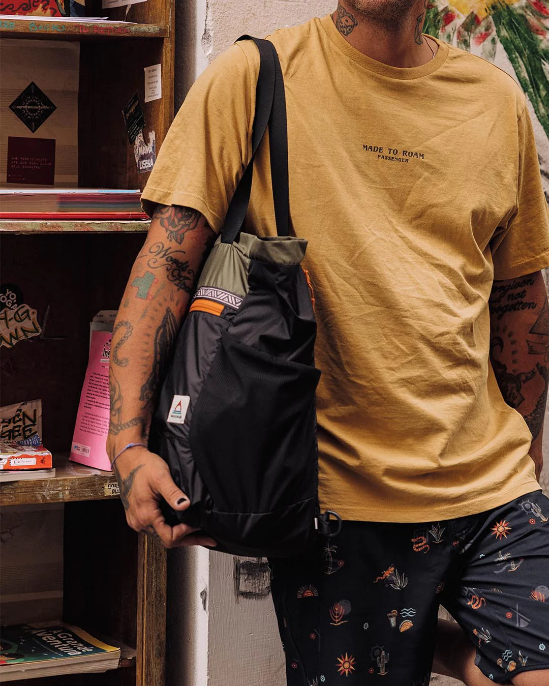 Stow Tote 22L Backpack - True Black/ Khaki - Image 3
