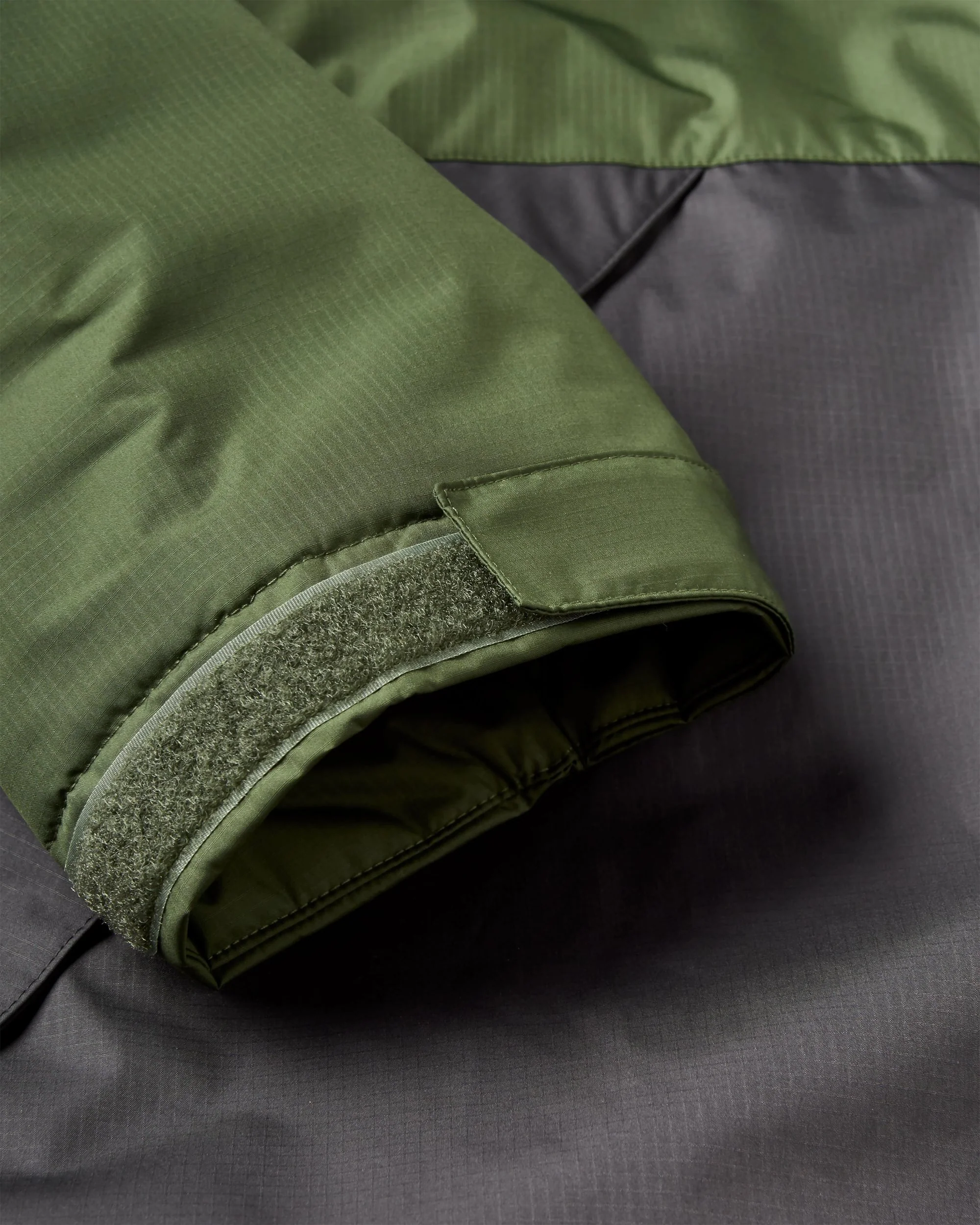 Tempest Waterproof Changing Robe - Fir Tree/ Black - Image 10