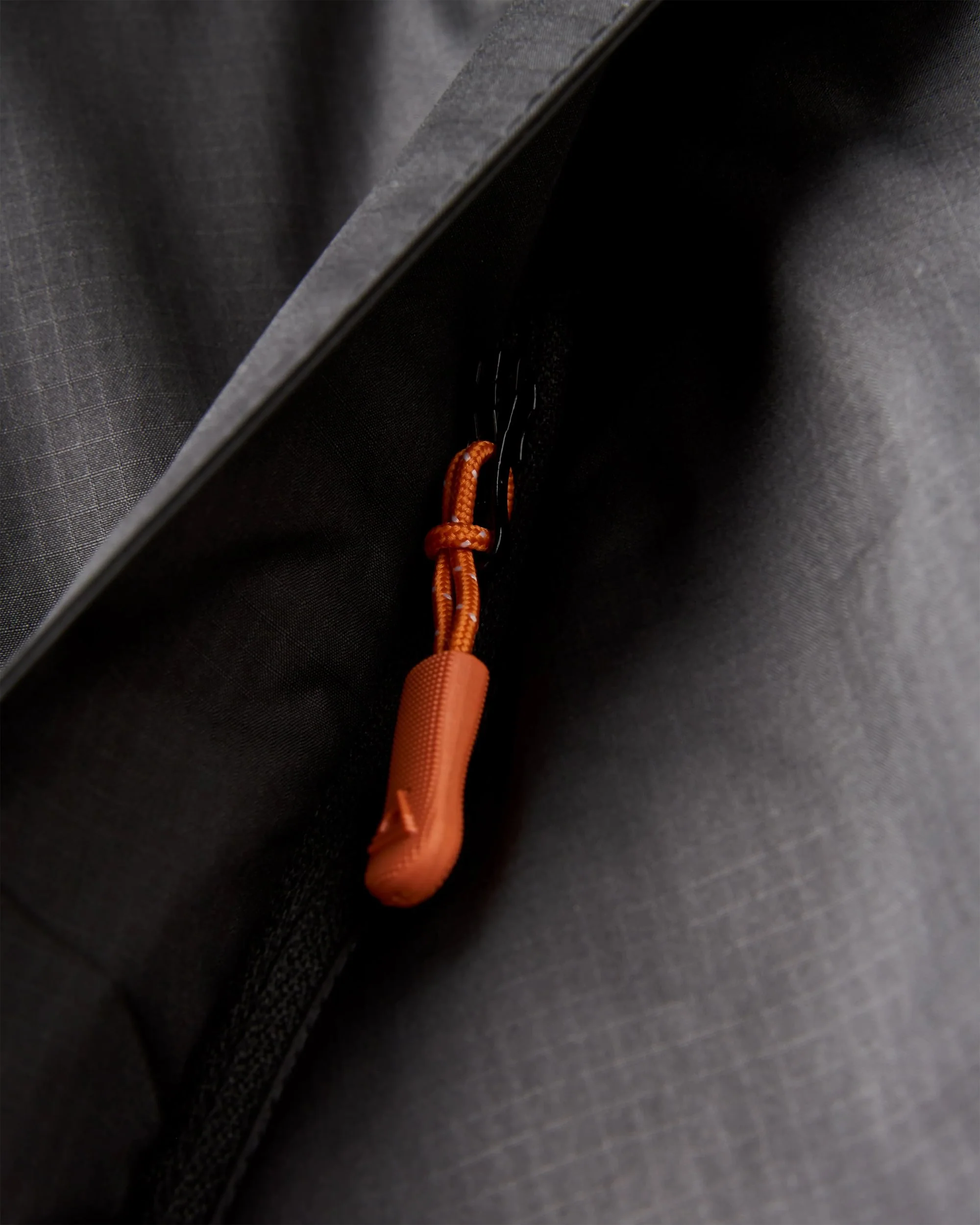 Tempest Waterproof Changing Robe - Fir Tree/ Black - Image 6
