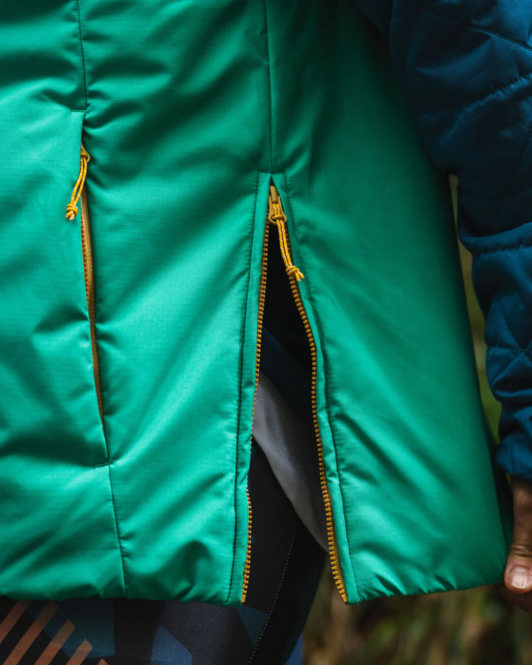 Trace Thermore® Insulated Jacket - Corsair Blue/ Jungle Green - Image 5