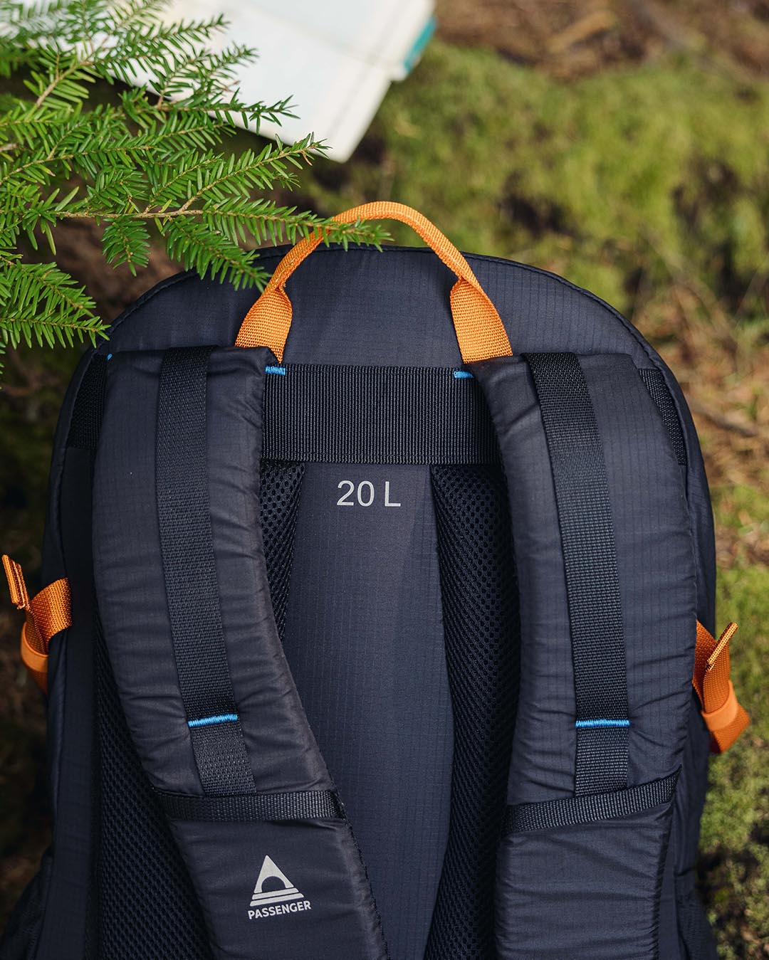 Track 20L Backpack - Black - Image 3