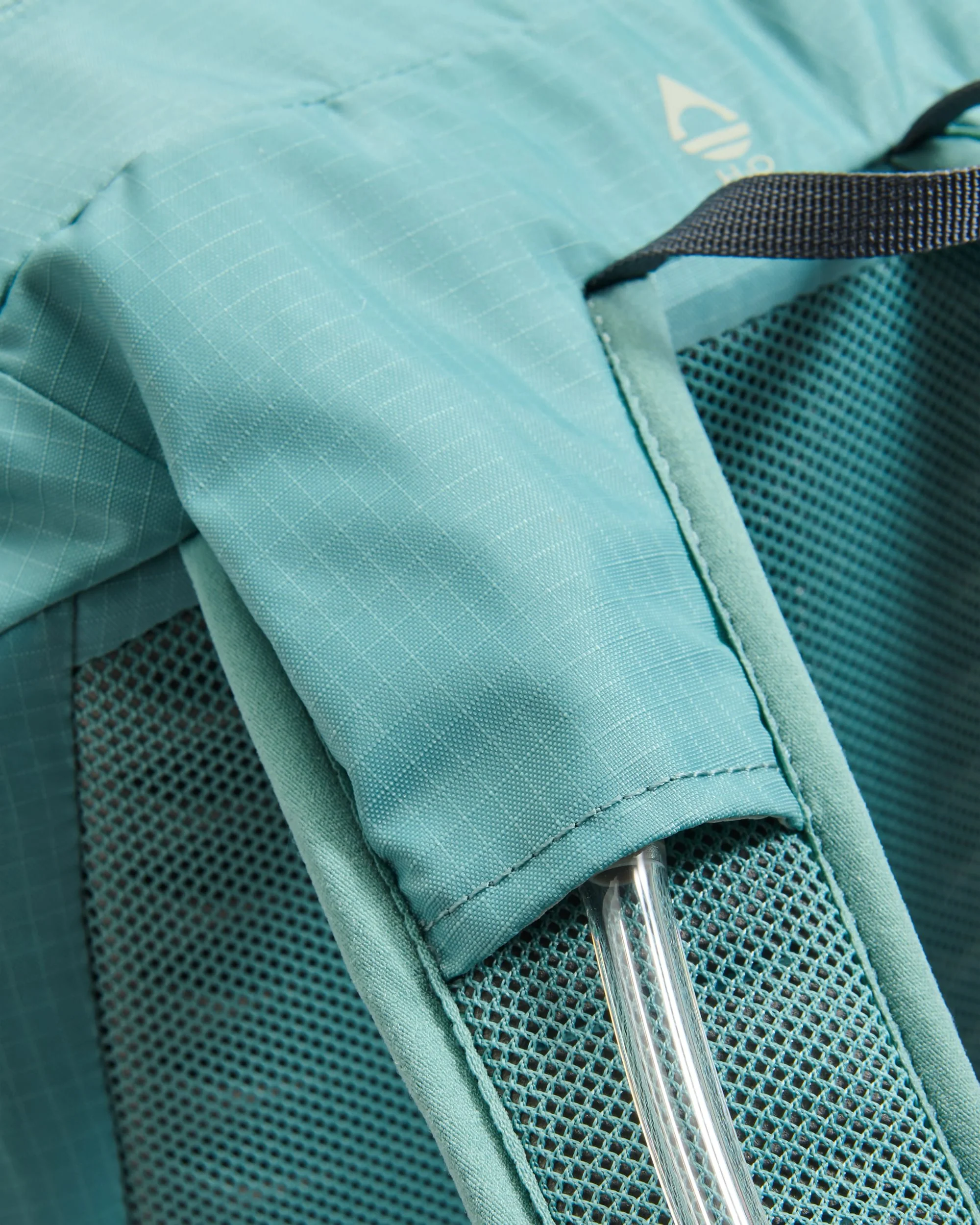 Trail 15L Hydration Pack - Arctic - Image 16