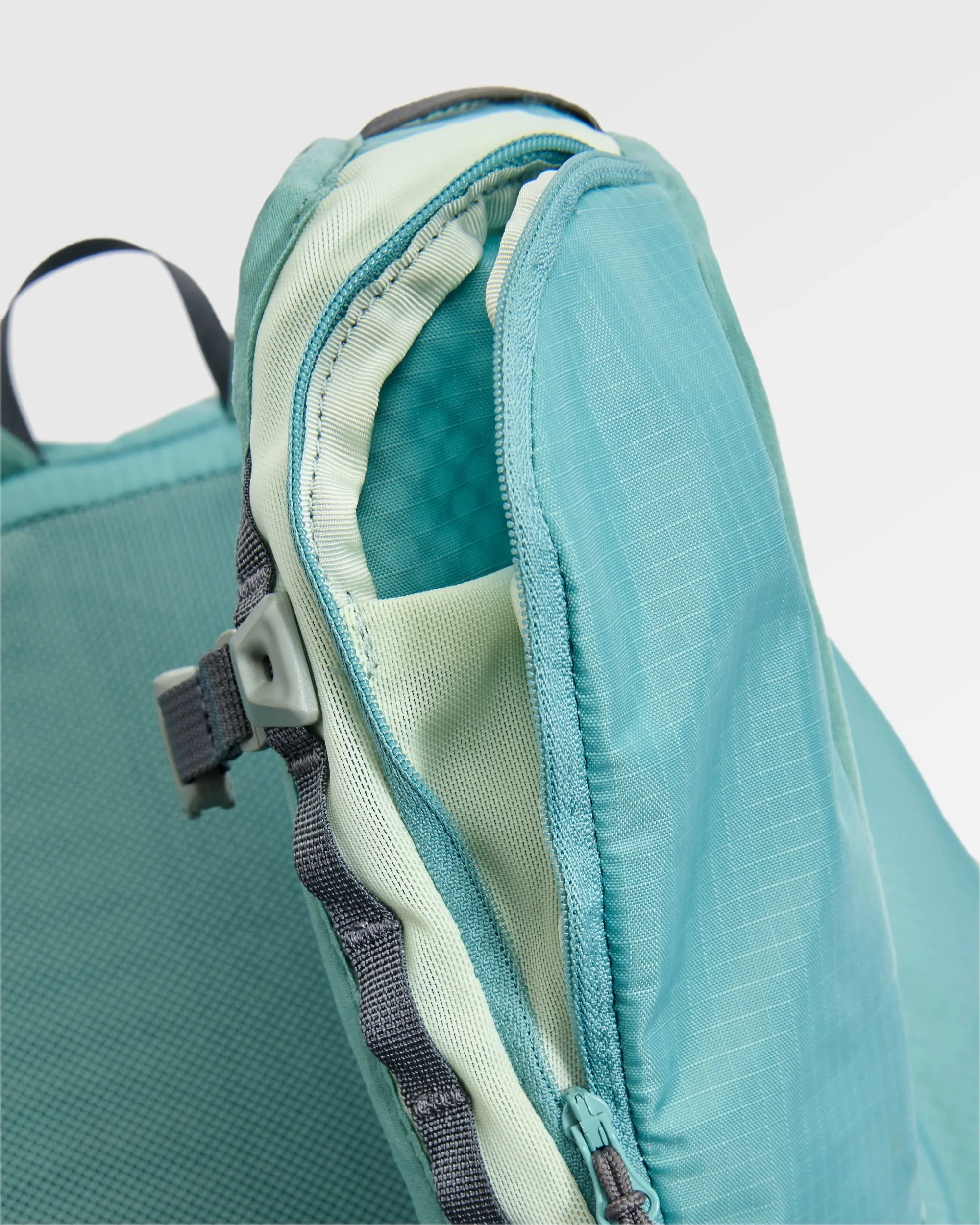 Trail 15L Hydration Pack - Arctic - Image 18