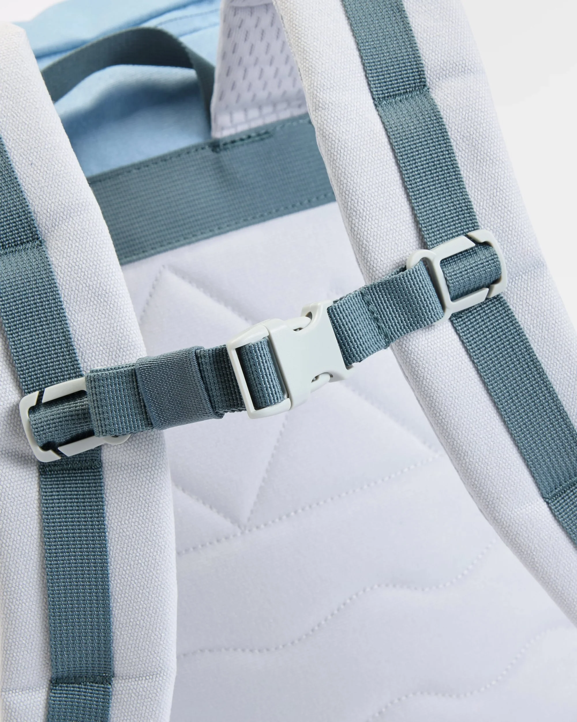 Vantage 18L Backpack - Faded Denim/ Grey Blue - Image 9