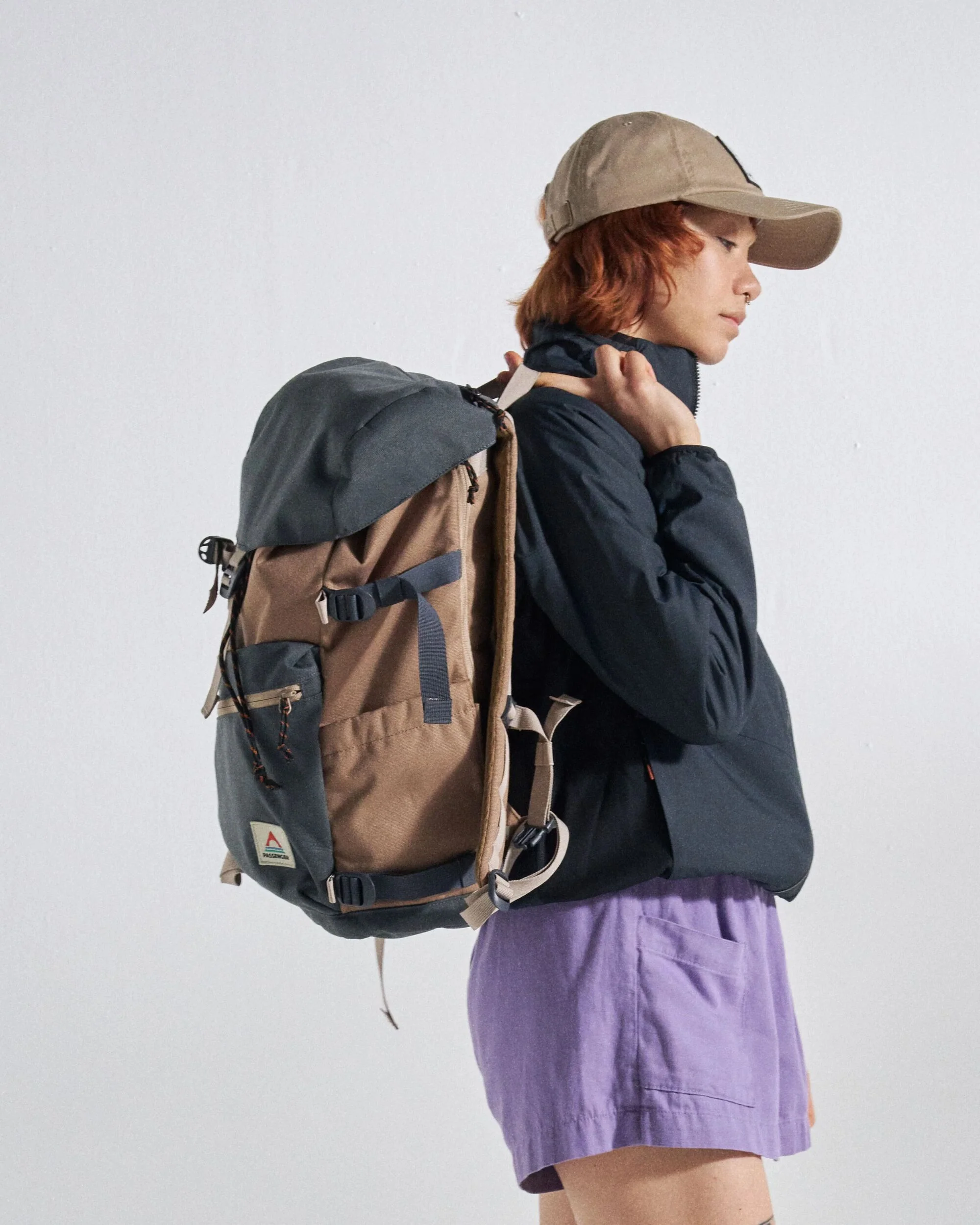 Vantage 24L Backpack - Charcoal/ Caramel - Image 2