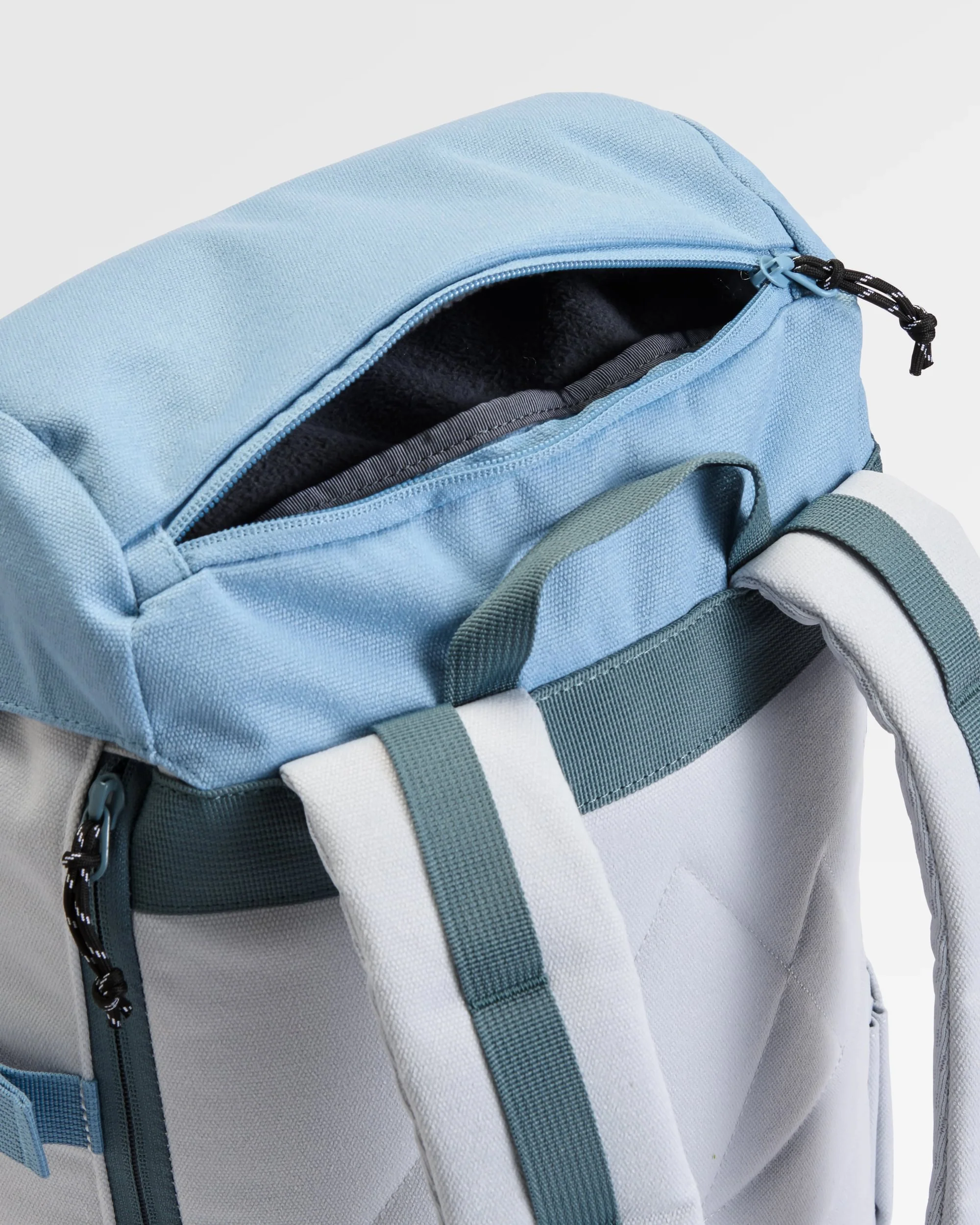 Vantage 24L Backpack - Faded Denim/ Grey Blue - Image 4