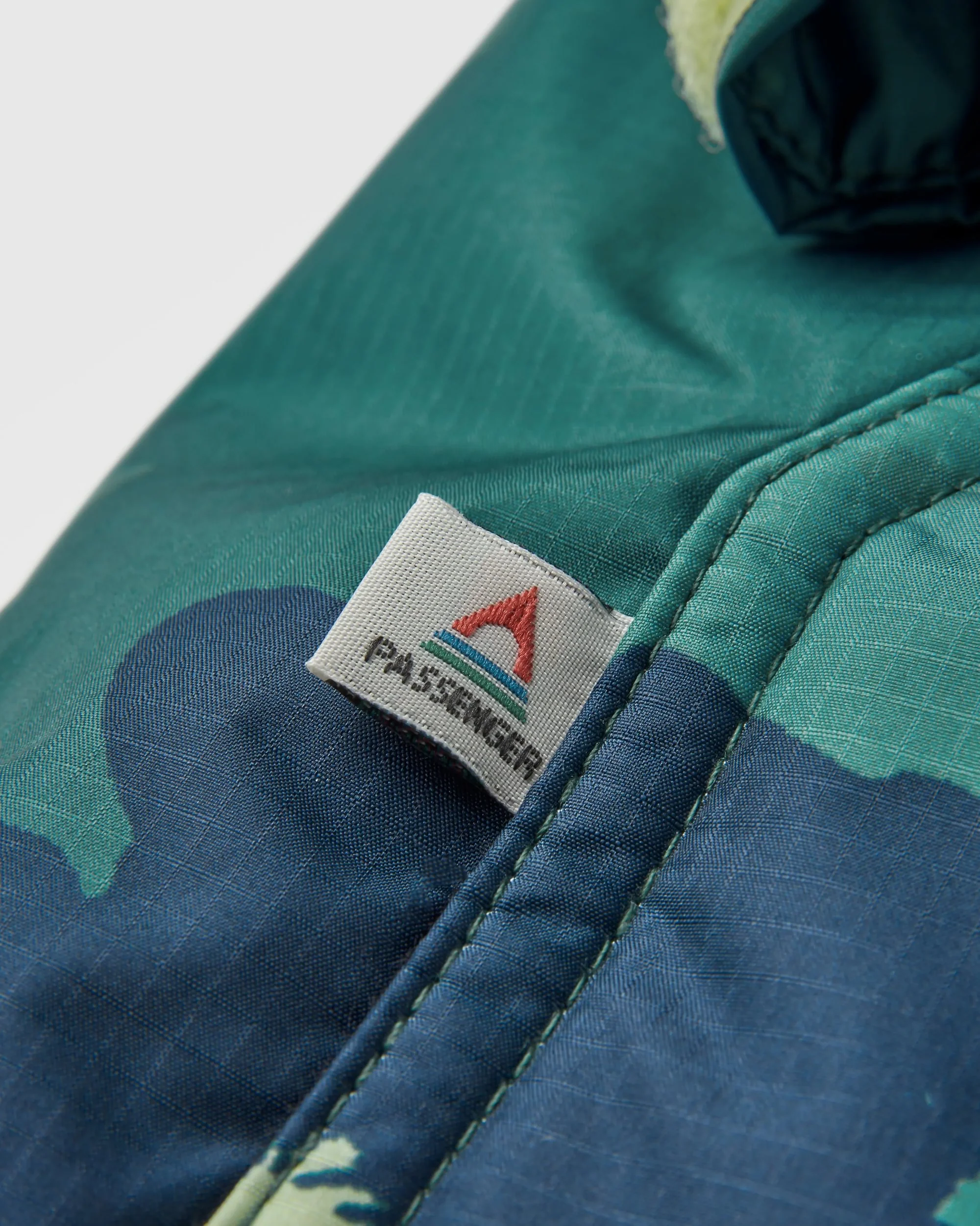 Waves Sherpa Lined Changing Robe - Alpine Camo Rain Forest - Image 12