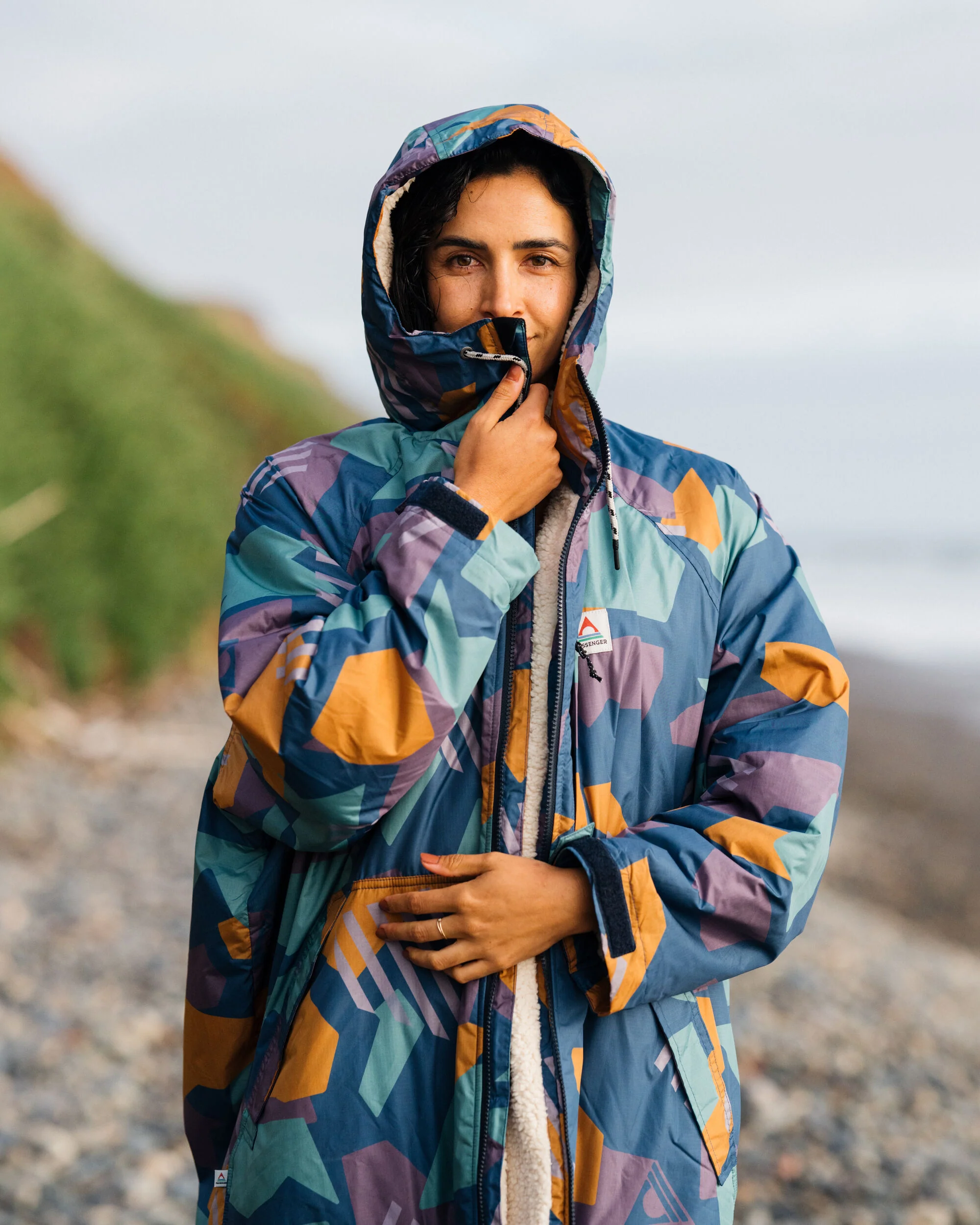 Waves Sherpa Lined Changing Robe - Deep Blue Camo Pattern - Image 4