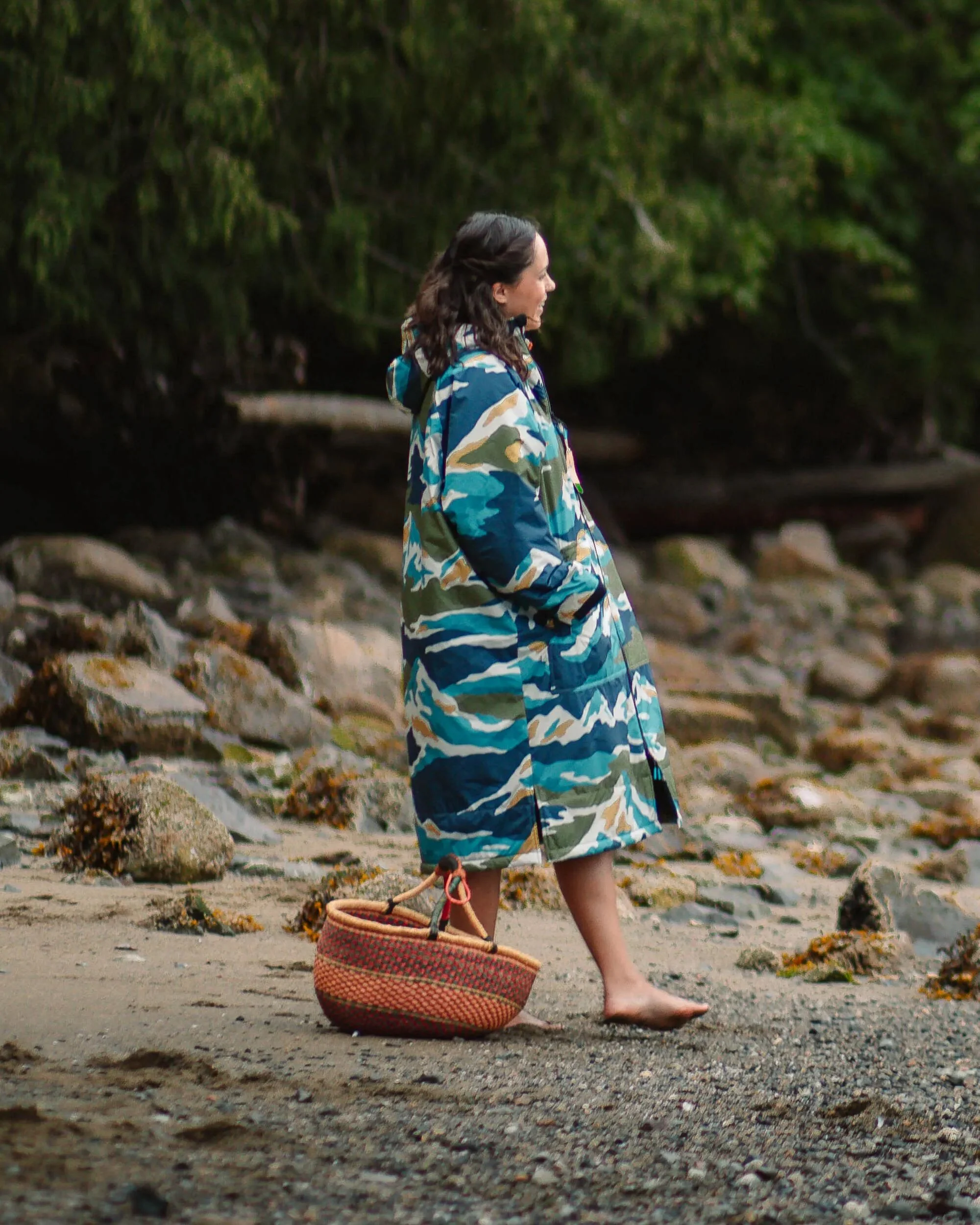 Waves Sherpa Lined Changing Robe - Mount Scenic Khaki - Image 4