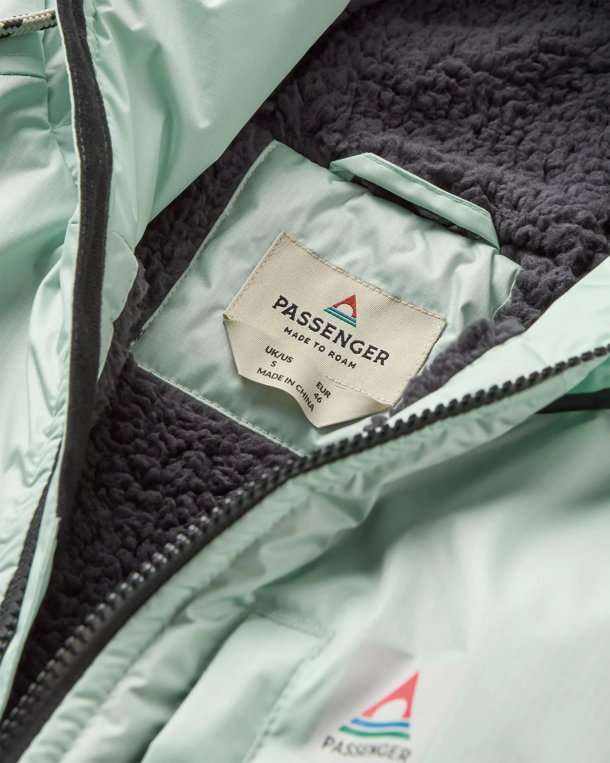 Waves Sherpa Lined Changing Robe - Spearmint/Deep Ocean - Image 2